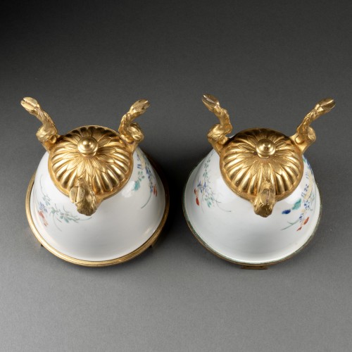 Antiquités - Pair of bronze mounted porcelain bowls, Japan circa 1700 