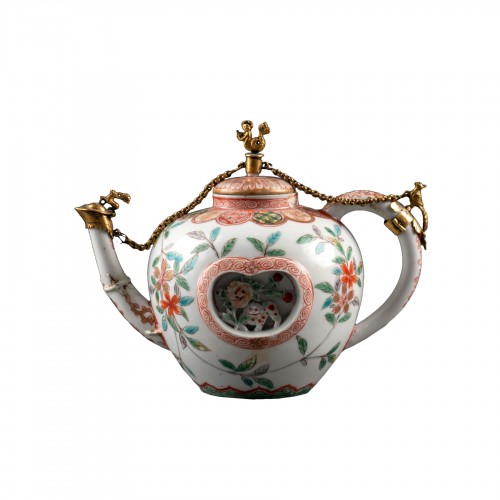  Kakiémon teapot with four elements, Japan circa 1690-1700 