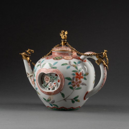 17th century -  Kakiémon teapot with four elements, Japan circa 1690-1700 