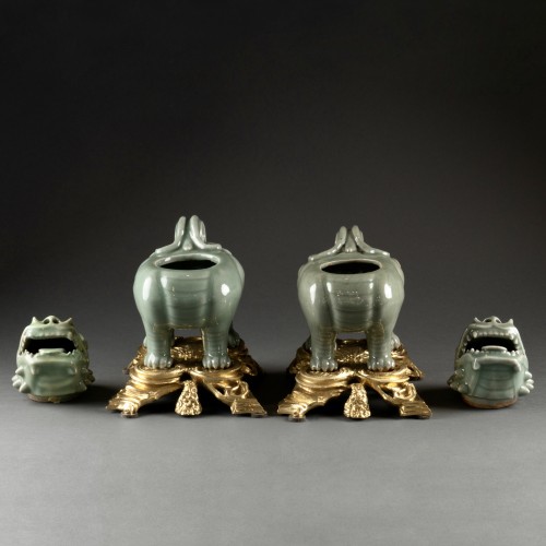 Paire de brûle-parfums Quilin en porcelaine céladon de la Chine - Franck Baptiste Paris