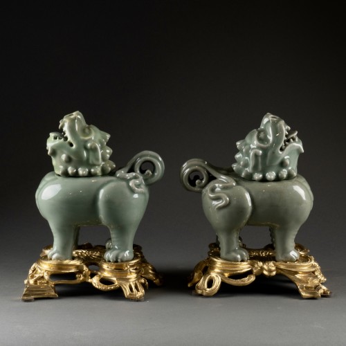 Antiquités - Paire de brûle-parfums Quilin en porcelaine céladon de la Chine