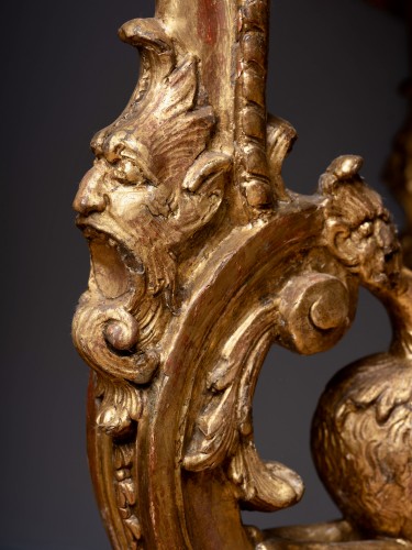 Antiquités - Console en bois doré aux hydres, Paris fin de l’époque Louis XIV