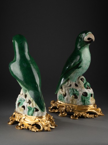 Paire de perroquets en biscuit monté bronze, Chine 18e siècle - Franck Baptiste Paris