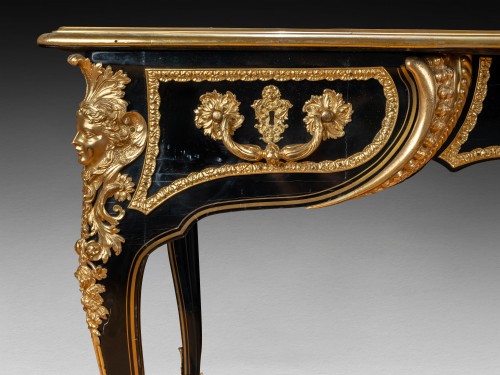 Bureau plat en placage d’ébène, François Lieutaud vers 1720 - Régence