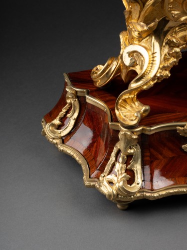 Rocaille clock with marquetry base, Paris, Louis XV period - Horology Style Louis XV