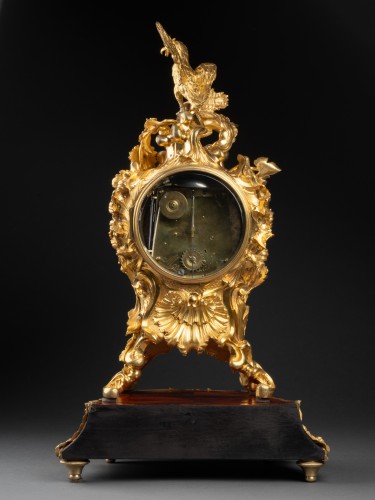 Rocaille clock with marquetry base, Paris, Louis XV period - Louis XV