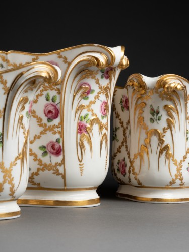 Antiquités - Garniture en porcelaine de la Manufacture de Sévres vers 1768