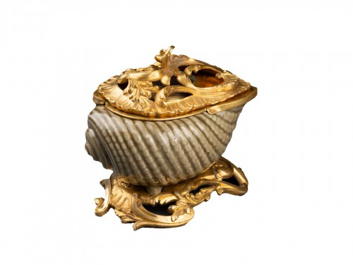 Celadon sandstone conch mounted as an inkwell, Paris, Louis XV period