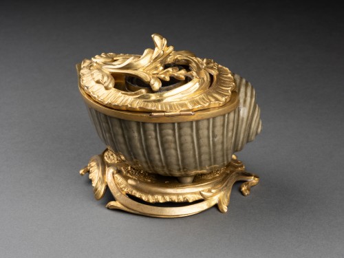 Celadon sandstone conch mounted as an inkwell, Paris, Louis XV period - 