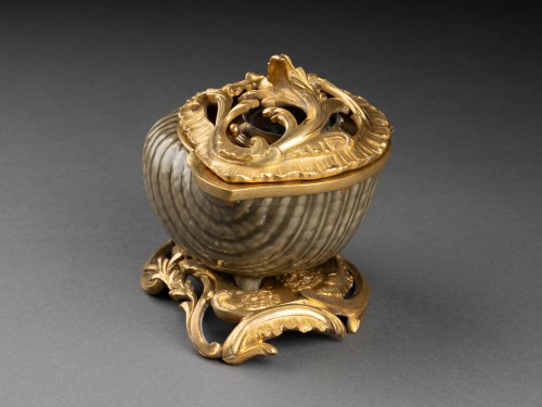 18th century - Celadon sandstone conch mounted as an inkwell, Paris, Louis XV period