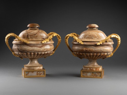 Objet de décoration Cassolettes, coupe et vase - Paire de navettes en albâtre, Rome 17e siècle