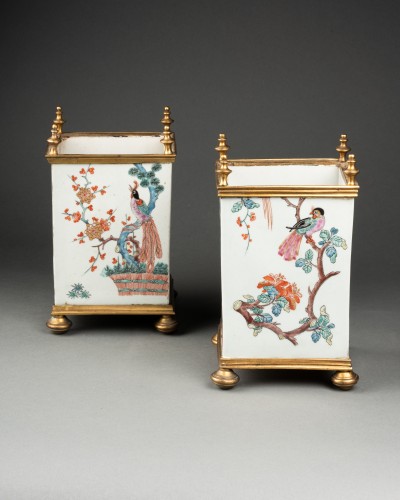 Céramiques, Porcelaines  - Paire de vases en porcelaine du Japon, vers 1680