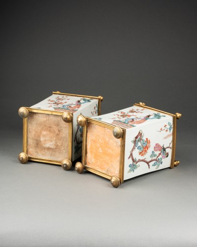 Antiquités - Paire de vases en porcelaine du Japon, vers 1680
