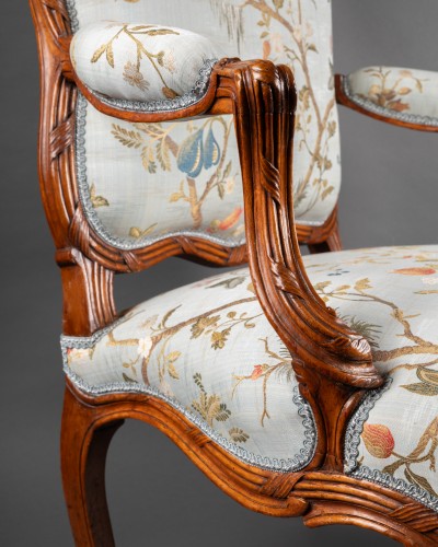 XVIIIe siècle - Paire de fauteuils à la reine par Nogaret, Lyon vers 1770