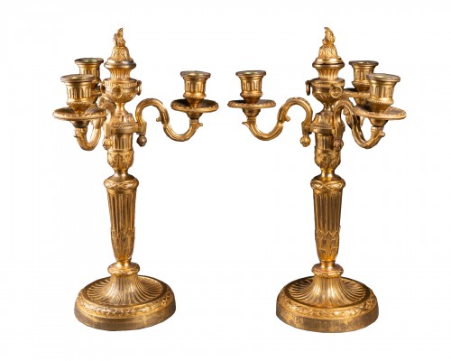 Paire de flambeaux couverts en bronze doré, Paris époque Louis XVI