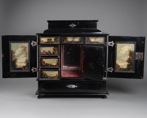 Cabinet en ébène orné de peintures, Italie 17e siècle - Louis XIII