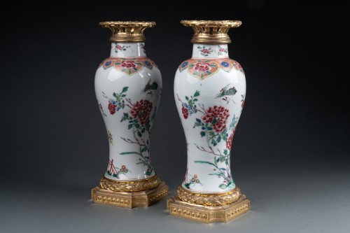 Pair of Chinese porcelain and gilded bronze vases - 