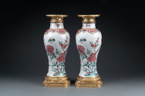 18th century - Pair of Chinese porcelain and gilded bronze vases