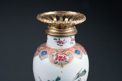 French Regence - Pair of Chinese porcelain and gilded bronze vases