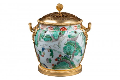 Pot pourri en porcelaine de Chine, monture Paris époque Régence