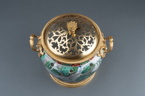 Régence - Pot pourri en porcelaine de Chine, monture Paris époque Régence