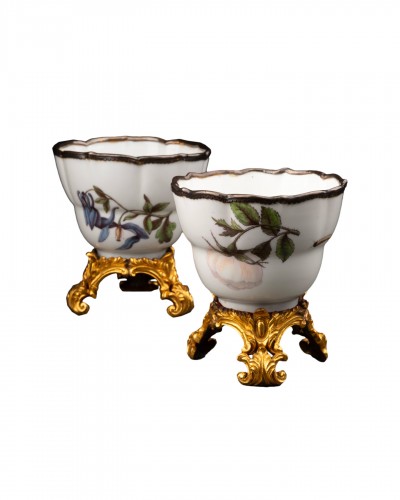 Paire de tasses à décor botanique, Meissen vers 1740