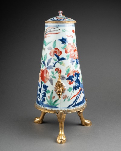 18th century - Japanese porcelain coffee fountain, circa 1700