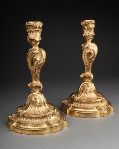 Louis XV - Pair of bronze candlesticks by Meissonnier, Paris circa 1740
