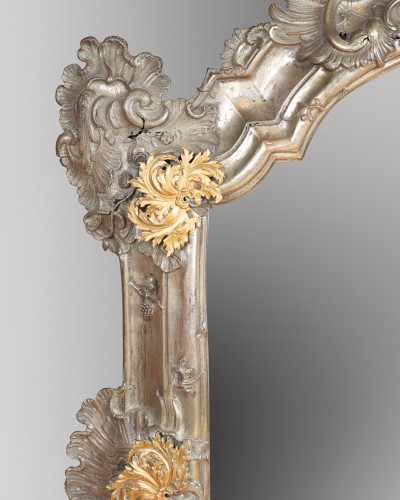 Miroirs, Trumeaux  - Miroir en métal repoussé et bronze doré, Allemagne vers 1750