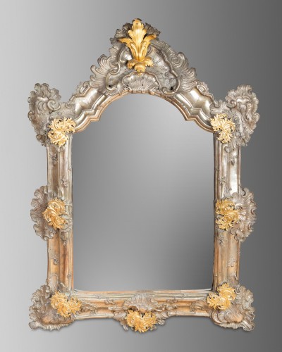 Miroir en métal repoussé et bronze doré, Allemagne vers 1750 - Franck Baptiste Paris