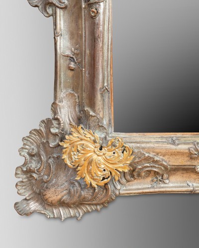 Antiquités - Miroir en métal repoussé et bronze doré, Allemagne vers 1750