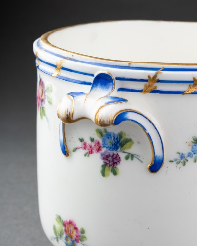 Pair of Sévres porcelain glass buckets, 1759 - Porcelain & Faience Style Louis XV