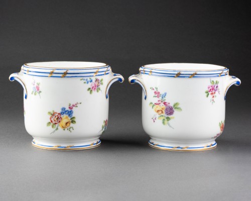 Porcelain & Faience  - Pair of Sévres porcelain glass buckets, 1759