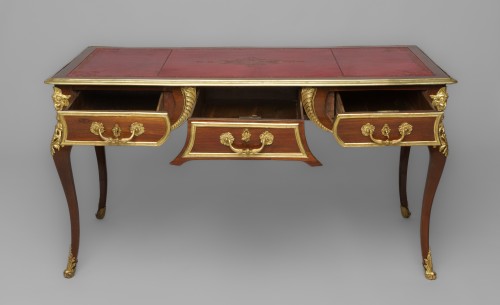 18th French fine desk by François Lieutaud, circa 1730 - Louis XV
