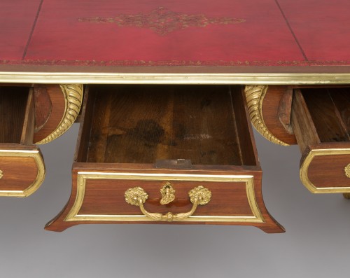 Louis XV - 18th French fine desk by François Lieutaud, circa 1730