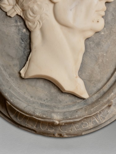 18th century - Julius Caesar, marble medallion, Italy circa 1800