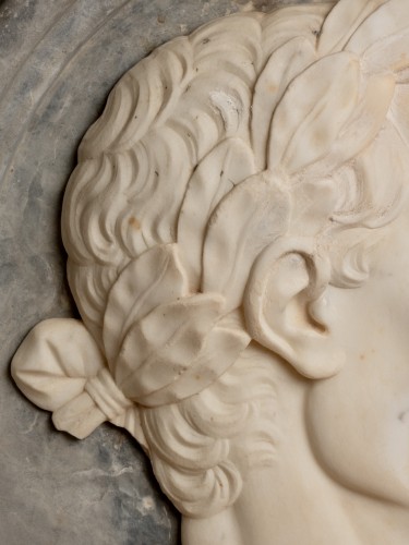 Julius Caesar, marble medallion, Italy circa 1800 - Louis XVI