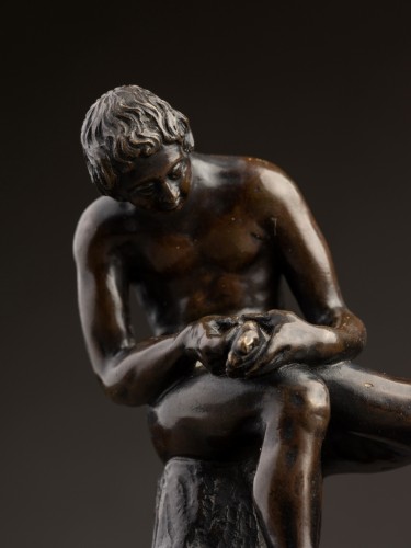 Boy with thorn, bronze with brown patina, Florence, 17th century - Sculpture Style Louis XIV