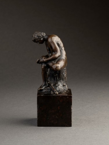 Antiquités - Boy with thorn, bronze with brown patina, Florence, 17th century