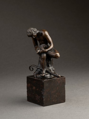 Antiquités - Boy with thorn, bronze with brown patina, Florence, 17th century