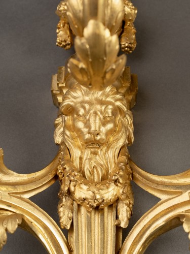 Paire d’appliques aux lions par St Germain, Paris vers 1765 - Luminaires Style Transition