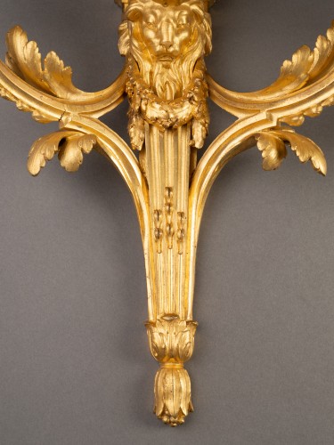 Paire d’appliques aux lions par St Germain, Paris vers 1765 - Transition