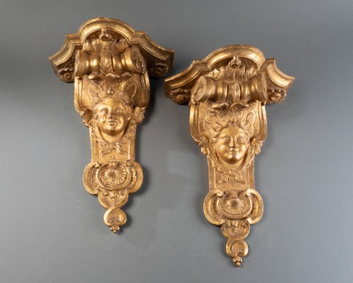 XVIIIe siècle - Paire de consoles d'appliques en bois doré, Paris époque Régence