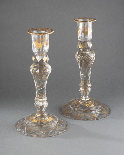Paire de flambeaux en cristal taillé et doré, vers 1820 - Luminaires Style Restauration - Charles X