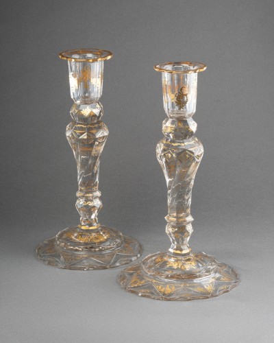 Restauration - Charles X - Paire de flambeaux en cristal taillé et doré, vers 1820