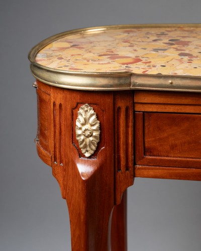 Mobilier Table & Guéridon - Table de salon faisant office de lutrin, Paris vers 1770