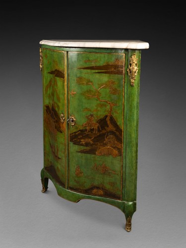 Pair of corner cabinets in green Martin varnish, Paris, Louis XV period - Louis XV