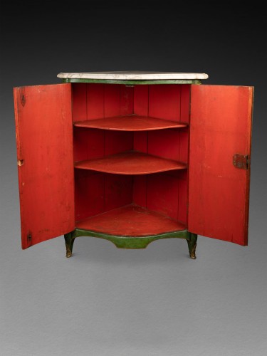 Antiquités - Pair of corner cabinets in green Martin varnish, Paris, Louis XV period