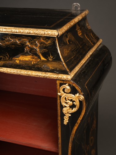 18 th Martin varnished office filing cabinet, Paris, Louis XV period - 