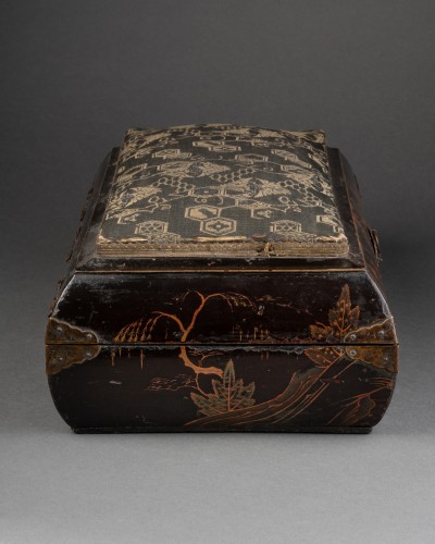 Japanese lacquer sewing box, circa 1700-1730 - 
